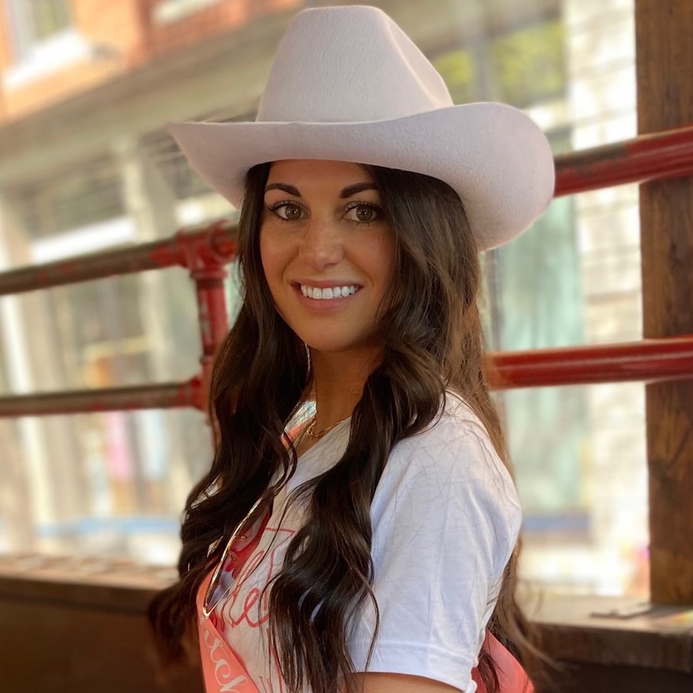 Meet your Posher, Adrienne